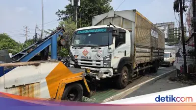 Truk Seruduk Motor di Bekasi, 1 Tewas dan 5 Luka, Sopir Pingsan