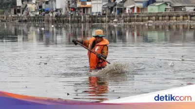 Viral Kali Gendong Penuh Sampah, DLH DKI Ungkap Kendala Penanganan