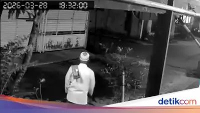 Viral Video Tetangga Siram Air Kotor Anjing ke Jalan di Tangerang