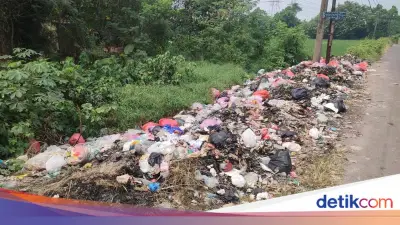 Warga Serang Keluhkan Tumpukan Sampah di Pinggir Jalan Selama 6 Bulan