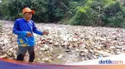 15 Ton Sampah di Sungai Cibanten Berhasil Dibersihkan