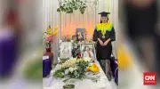 Adik dr. Icha Diwisuda Jadi Dokter di Tengah Duka