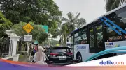 Antrean Kendaraan ke TM Ragunan Capai 1,5 Km Sore Ini