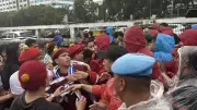 Demo Mahasiswa di DPR Memanas, Massa Nyaris Adu Jotos dengan Polisi