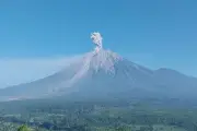 Gunung Semeru Erupsi Pagi Ini, Kolom Abu Capai 1.000 Meter