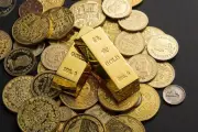 Harga Emas Kembali Turun, Waktu Tepat untuk Investasi?
