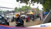 Jalan Lenteng Agung Arah Depok Ditutup Sementara untuk Perbaikan Saluran