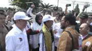 Jokowi Disambut Ratusan Relawan di Bandara Lampung, Mulai Safari Politik