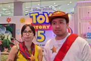 Joshua Suherman dan Clairine Clay Terapkan Aturan Ketat Gadget untuk Anak