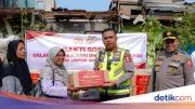 Kakorlantas Salurkan Bantuan ke Korban Kebakaran Kemayoran