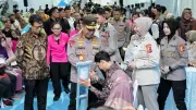 Kapolri Salurkan 6.000 Bansos dan Luncurkan Kartu Prioritas Buruh di HUT Bhayangkara