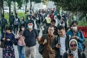 Kelas Menengah Terjepit: Gaji Minim, Subsidi Sulit, Masa Depan Suram