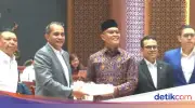 Komisi I DPR Serahkan DIM RUU Keamanan dan Ketahanan Siber ke Pemerintah