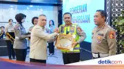 Korlantas Polri Terima Penghargaan Menhub atas Sukses Angkutan Lebaran 2026
