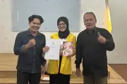 Lulus Tanpa Skripsi, Mahasiswi Unnes Raih Gelar dengan Novel