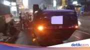 Mobil Honda HR-V Terguling di Bogor Usai Tabrak Pembatas Jalan