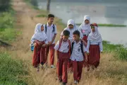 Orangtua Bingung Anak 5,5 Tahun Masuk SD? Pakar: Bukan Hanya Usia