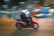 Pegawai FamilyMart Malaysia Disuspen Usai Lempar Oden ke Kurir