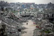 Penjahit Gaza Sulap Kain Bekas Jadi Gaun Cantik untuk Anak-Anak