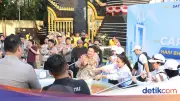 Polri dan Bobon Santoso Masak 3.000 Porsi Sambut Hari Bhayangkara ke-80