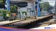 Pria Nekat Nebeng Kereta Barang di Jatinegara, Petugas Cepat Bertindak