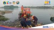 Pulau Sampah di Muara Angke Berhasil Dikeruk, 8,8 Ton Diangkut