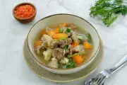 Resep Sop Daging Berempah dengan Sengkel, Sayuran, dan Rempah Aromatik