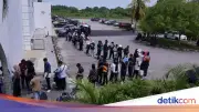Ribuan Warga Malaysia Antre 2 Km Demi Lowongan Kerja di Melaka