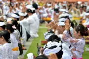 Umat Hindu Rayakan Hari Raya Kuningan 2026 dengan Ibadah Khusyuk