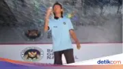 Viral Aksi Debus Relawan SPPG Brebes Makan Kaca Lampu, Ini Penjelasannya