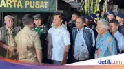 Wamensesneg Serahkan Bantuan Prabowo untuk Korban Kebakaran Kemayoran