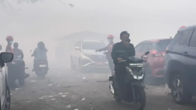 154 Warga Terkena ISPA Akibat Kebakaran 15 Hektare TPA Jatiwaringin