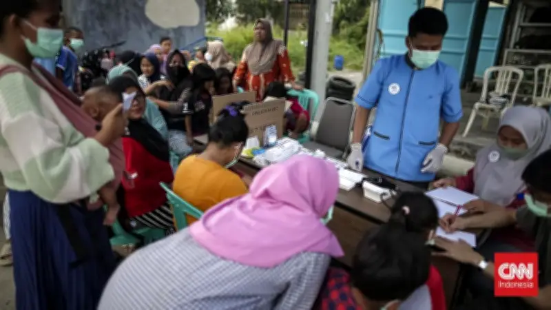 64 Warga Terdampak Asap Kebakaran TPA Jatiwaringin Dievakuasi ke Hunian Sementara