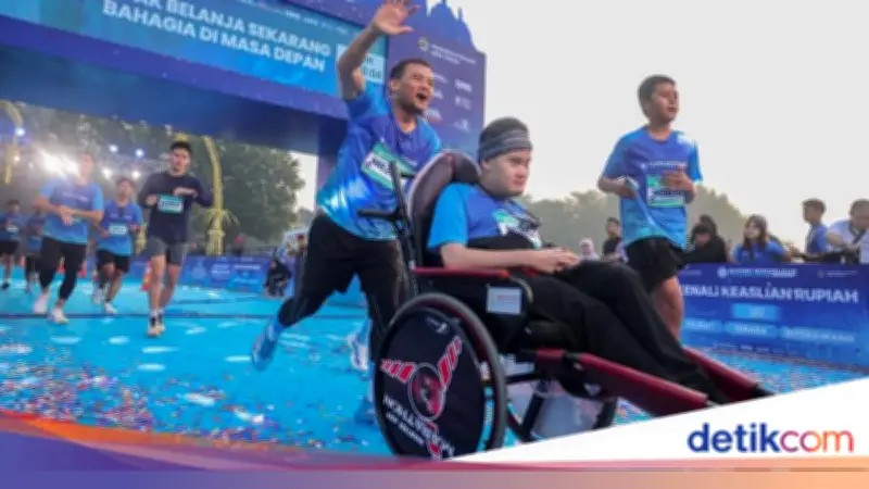 Ahmad Luthfi Dorong Kursi Roda di Rupiah Borobudur Playon 2026