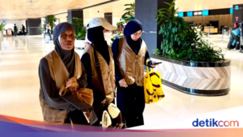 Andre Rosiade Berangkatkan Penarik Becak Sampah Umrah ke Tanah Suci