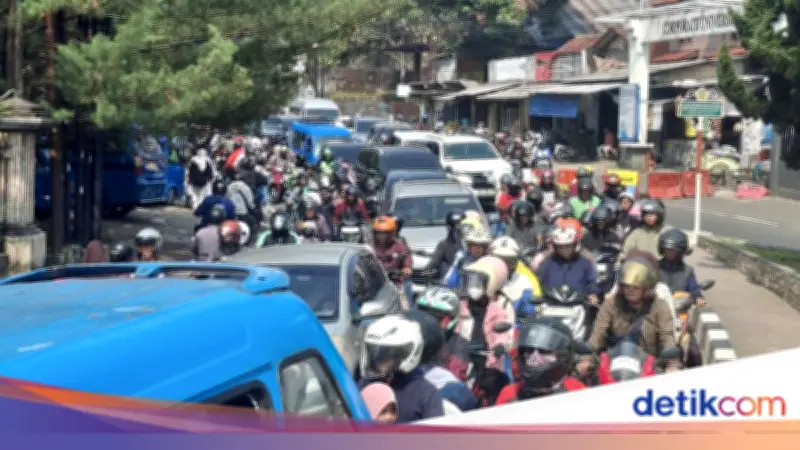 Arus Lalin ke Puncak Bogor Padat, Polisi Terapkan One Way
