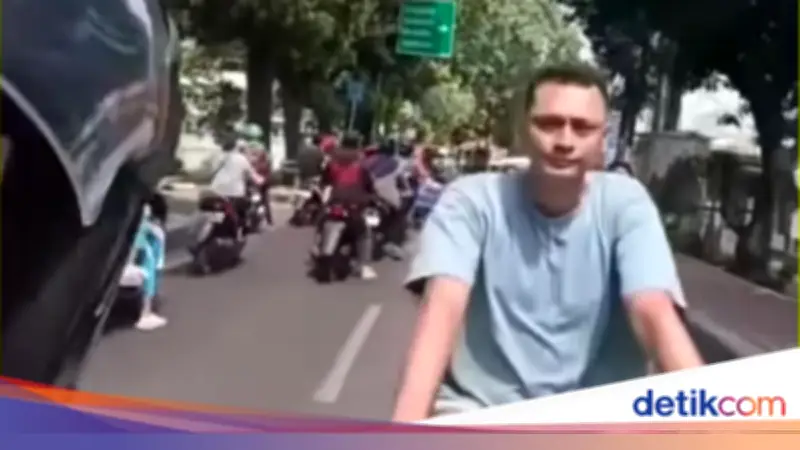 Bang Jago Pemukul Pemotor di Jaksel Kena Tilang karena Tak Pakai Helm