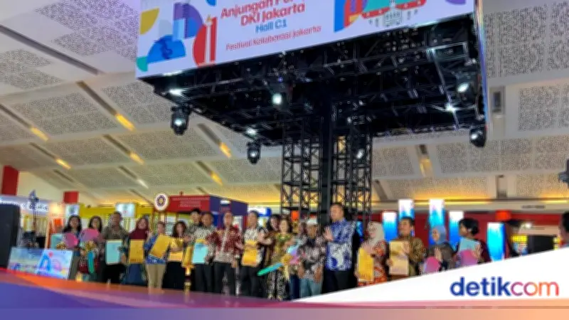Bapenda DKI Beri Apresiasi Wajib Pajak Teladan, Hadiah Motor Listrik dan Emas