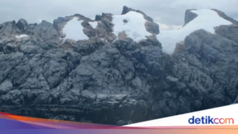 BRIN: Es Abadi Puncak Jaya Tak Akan Kembali, Pemanasan Global Penyebabnya
