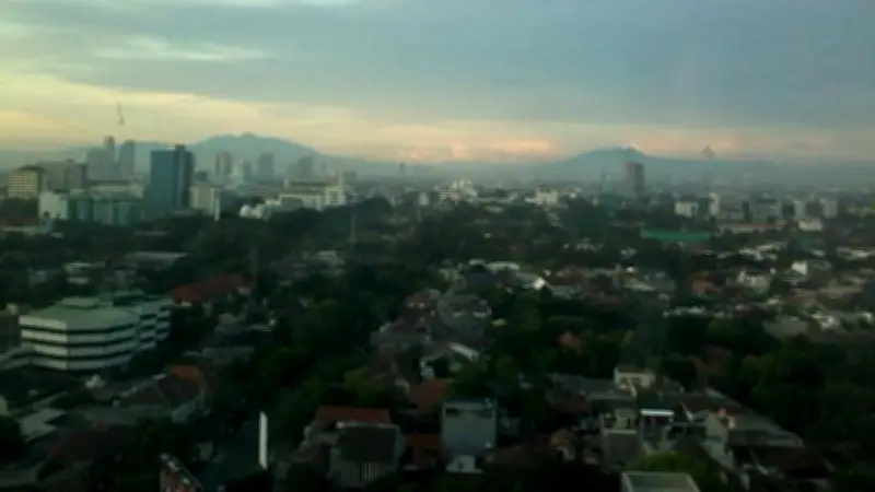 Cuaca Jabodetabek Hari Ini: Cerah hingga Berawan, Suhu 16-35°C