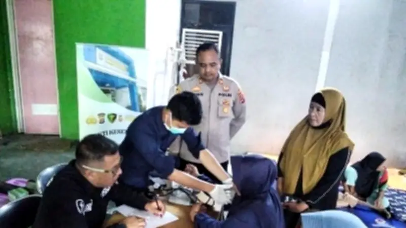 Dikepung Asap TPA Jatiwaringin, Warga Dapat Layanan Kesehatan Gratis