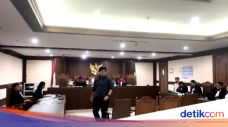 Ferry Irwandi Jadi Saksi Meringankan di Sidang Khariq Anhar Kasus Timpa Teks