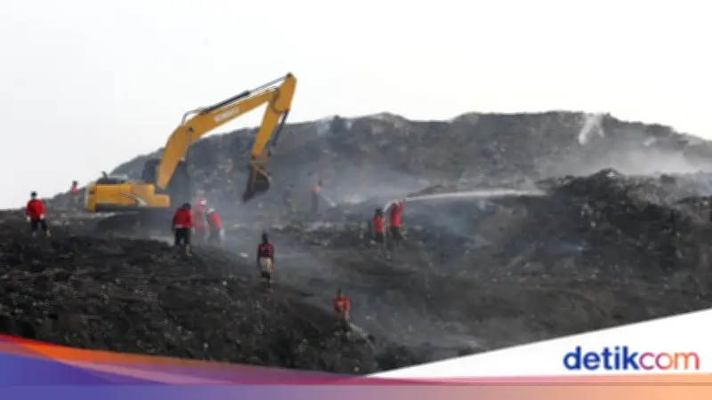 Hari ke-9 Pemadaman TPA Jatiwaringin, 49% Lahan Berhasil Dipadamkan