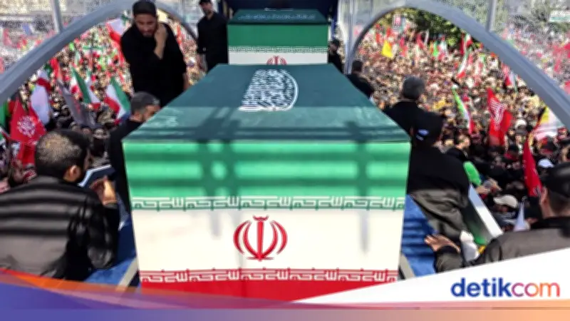 Iran Tutup Total Wilayah Udara Teheran Saat Prosesi Pemakaman Khamenei