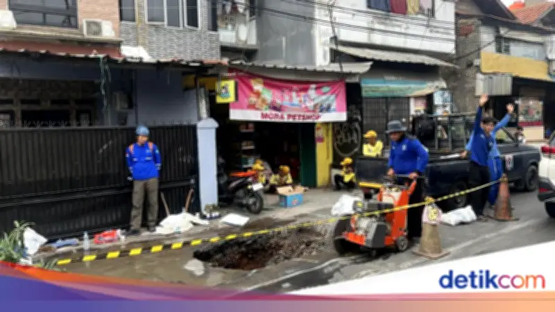 Jalan Assirot Jakbar Amblas, Perbaikan Melibatkan Alat Berat