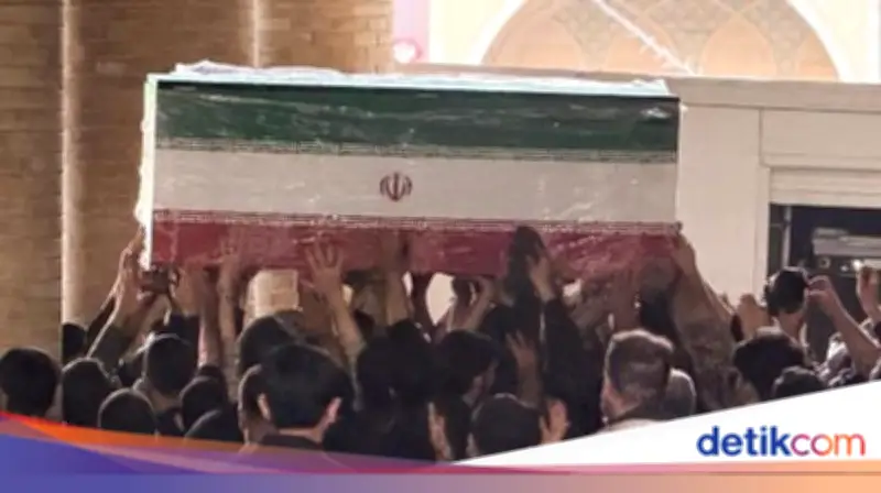 Jenazah Ali Khamenei Tiba di Teheran untuk Pemakaman yang Dihadiri Jutaan Orang