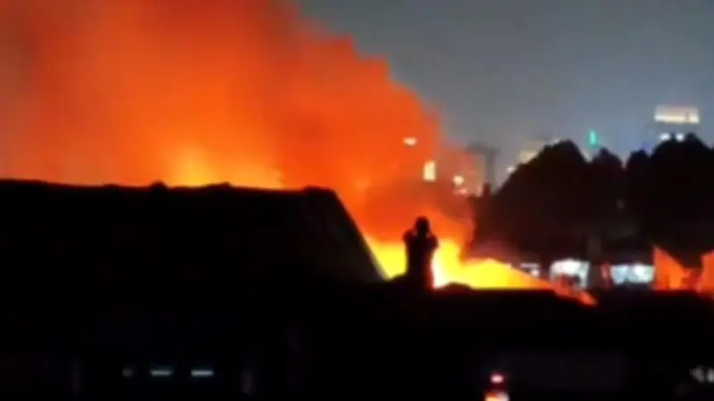 Kebakaran di Palmerah Hanguskan Lima Rumah Semi Permanen