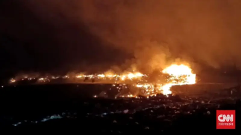 Kebakaran TPA Jatiwaringin Makin Besar, 15 Hektare Terbakar hingga Rabu Malam