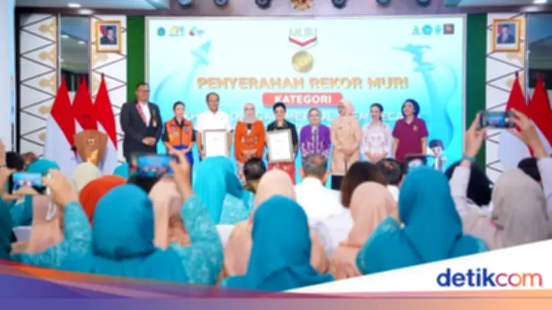 Khitanan Massal PAM JAYA Tembus 2.445 Peserta, Raih Rekor MURI