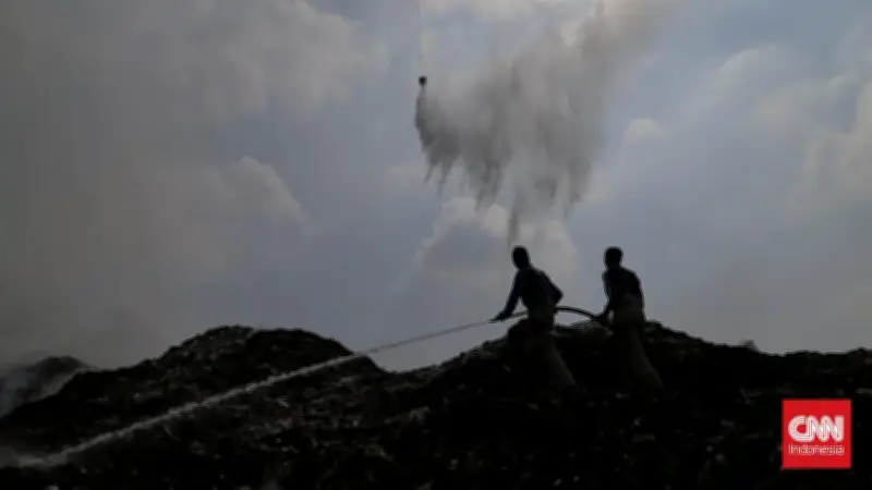 KLH Duga Titik Api Kebakaran TPA Jatiwaringin dari Area Open Dumping